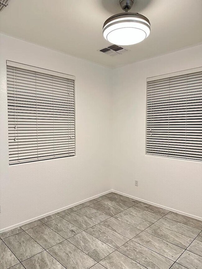 Building Photo - 7706 S 24th Dr