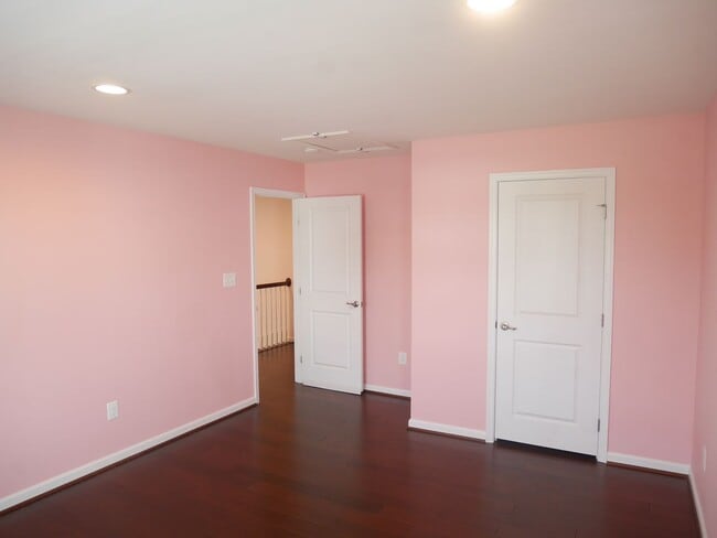 Building Photo - Elegant 4-Bedroom Single-Family Home with ...