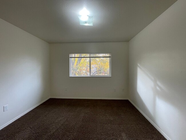 Building Photo - 10845 W Ustick Rd