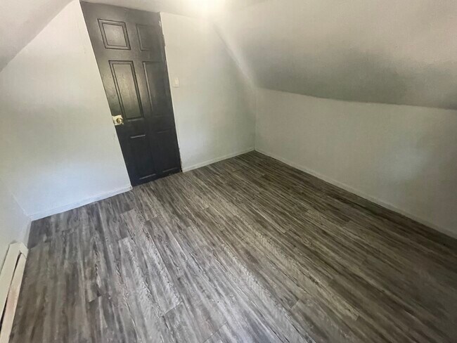 Building Photo - 102 Elmwood Ave