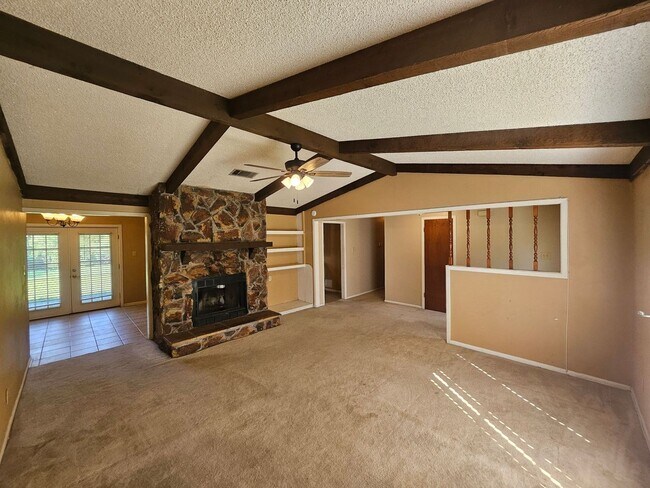 Building Photo - 105 Amelia Dr