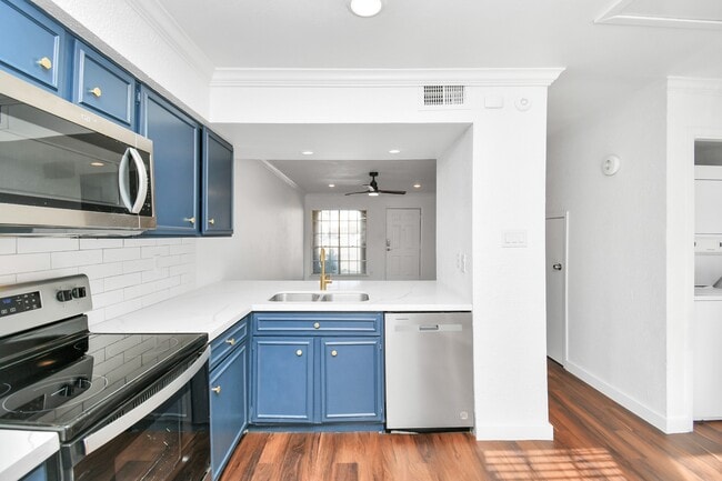 Building Photo - 2002 Gentryside Dr