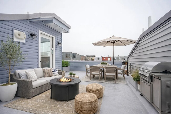 Building Photo - 615 S Delhi St