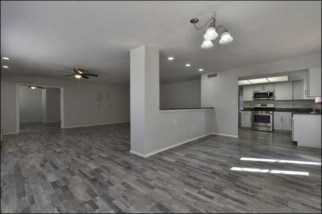 Building Photo - Pending