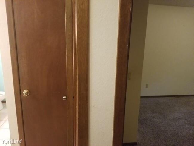 Building Photo - 2 br, 2 bath Condo - 2421 Yellowstone #2202
