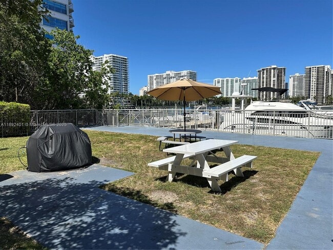Building Photo - 18021 Biscayne Blvd