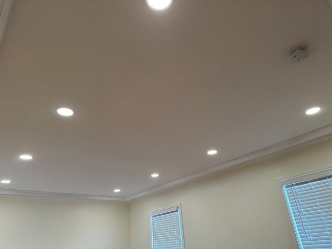 Building Photo - EPIC REA - Great Corner Lakeside Home - 3 ...