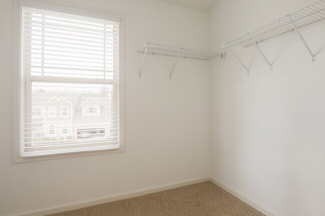 Building Photo - 1503 Hemlock Hill Dr