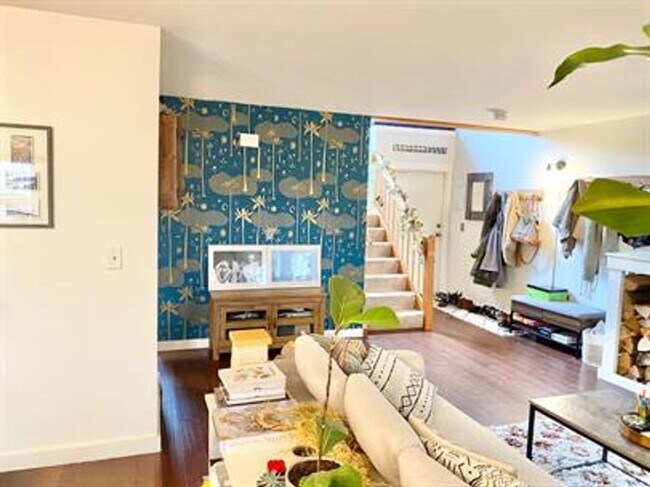 Building Photo - 2 Bedroom Condo South End of Burlington