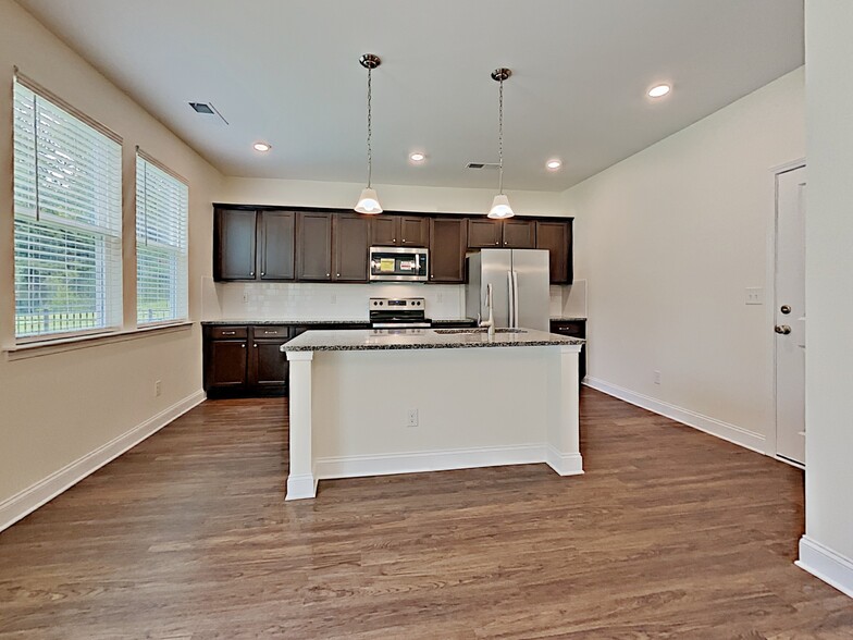 Building Photo - 4005 Birchfield Pl