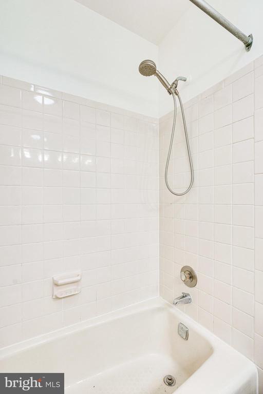 Building Photo - 2186 Golf Course Dr