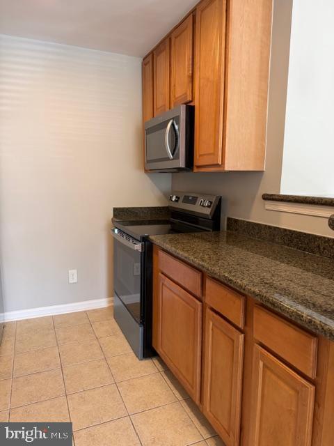 Building Photo - 3175 Summit Square Dr