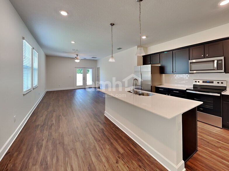 Building Photo - 1105 Walden Pond Dr