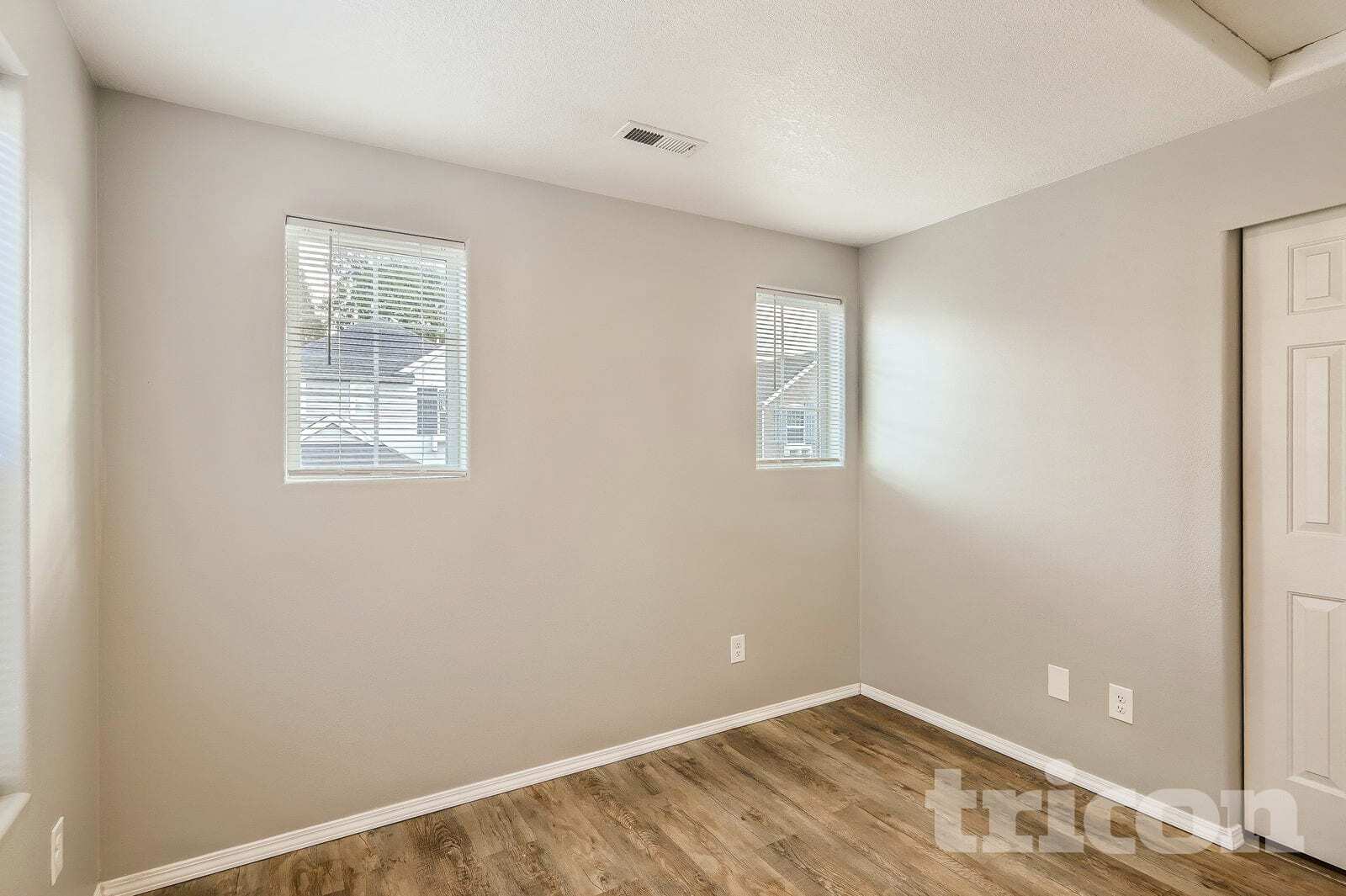 Building Photo - 577 SW 207th Ave