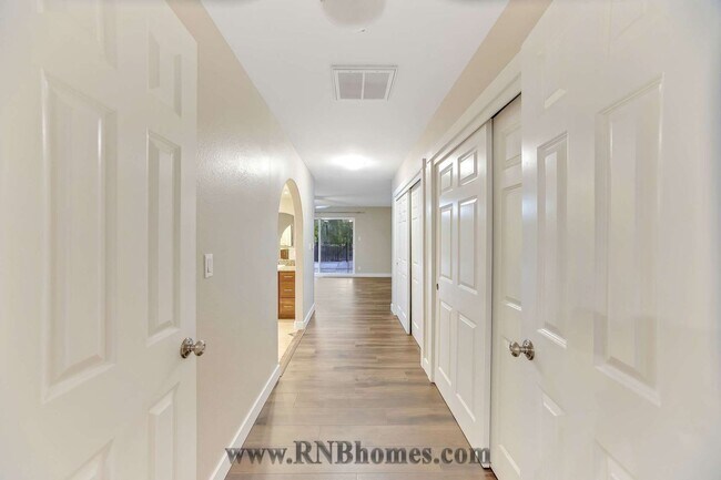 Building Photo - 4305 Whispering Oak Cir