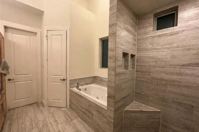 Building Photo - 194 Harvard St