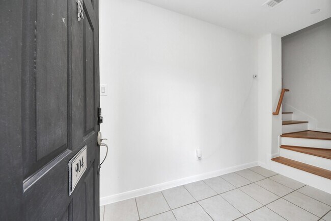 Building Photo - 3001 Murworth Dr