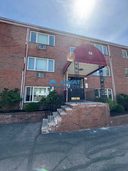 Building Photo - 40 Evergreen St