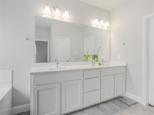 Building Photo - 2156 Knightsgate Rd