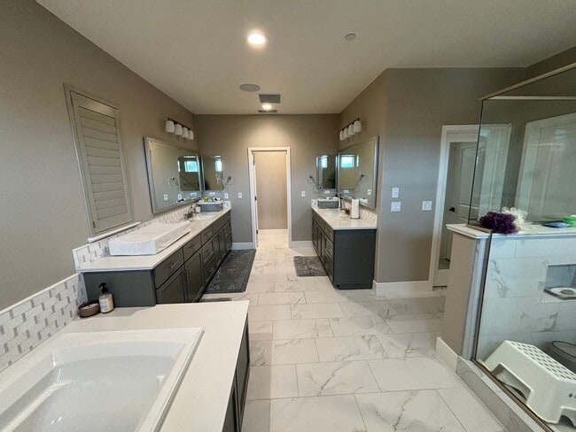 Building Photo - Beautiful home with large backyard in Mountain House