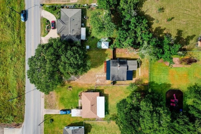 Building Photo - 426 N Holland St