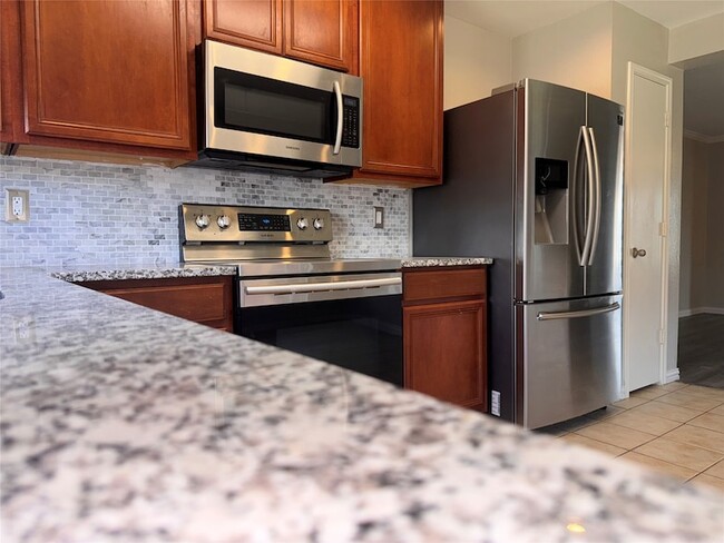 Building Photo - 5925 McKaskle Dr