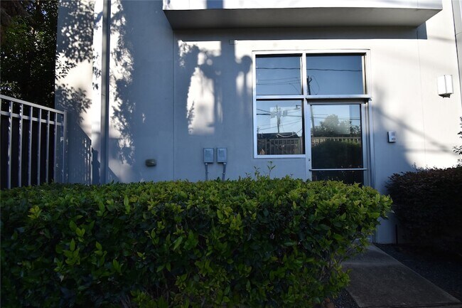 Primary Photo - 207 Pierce St