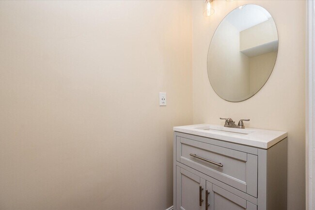 Building Photo - 2942 S Haven Dr