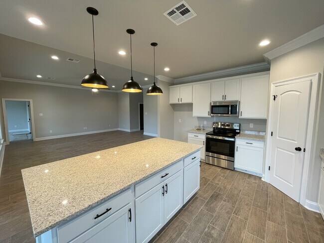 Building Photo - 118 Pne Lk Rd