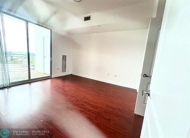 Building Photo - 1830 Radius Dr