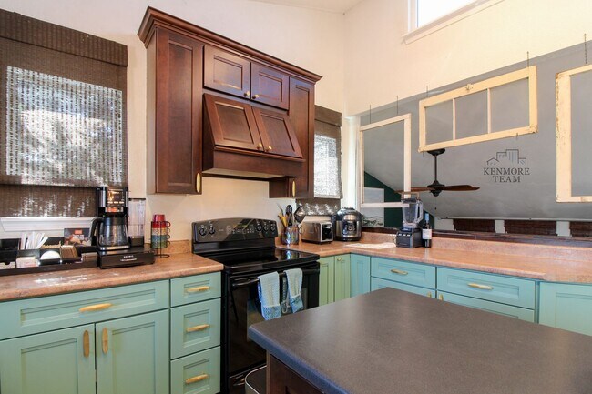 Building Photo - FURNISHED: 5 Bedroom, 2 Bath Home in Kennewick