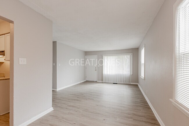 Building Photo - 3448 N Leland Ave