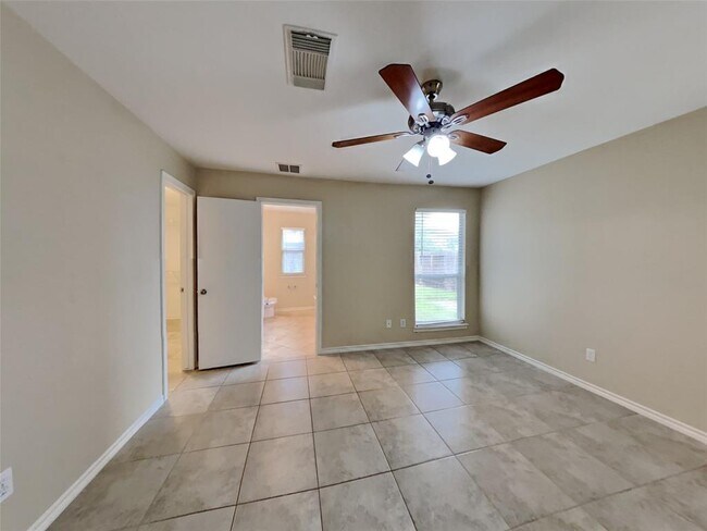Building Photo - 19823 Lindenwick Ct