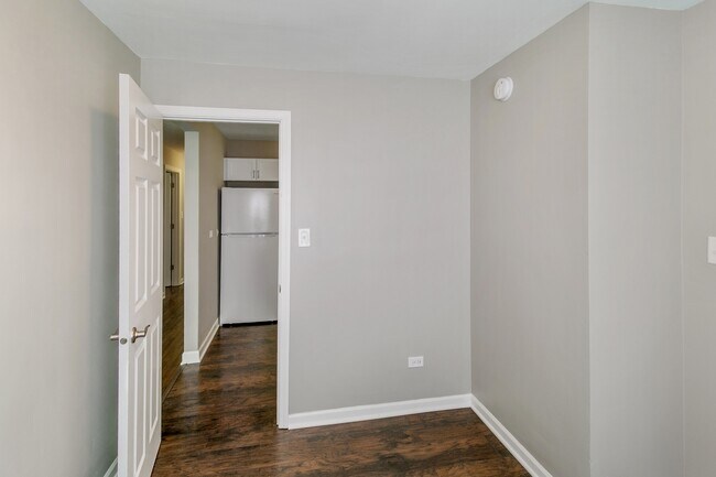 Building Photo - 15403 Cherry Ln