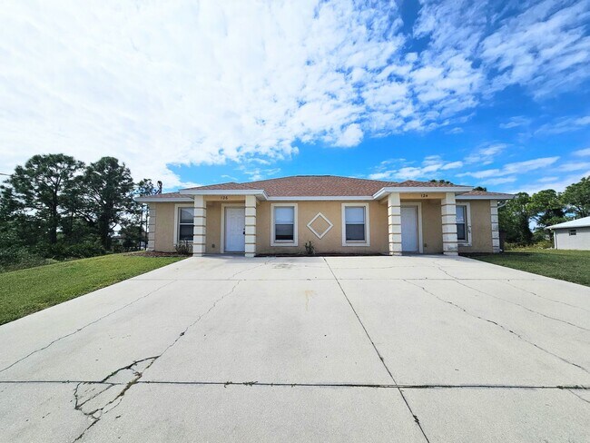 Building Photo - Nice 3 Bedroom Duplex in Lehigh Acres