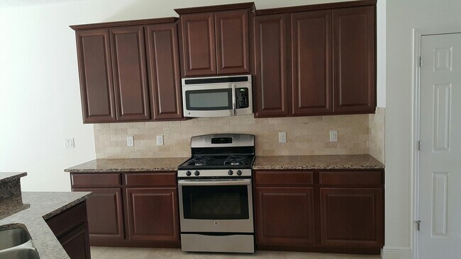 Building Photo - 1065 Vinsetta Cir