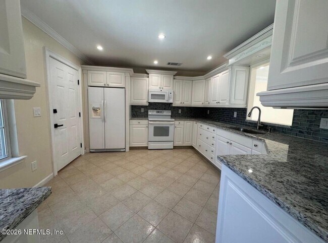 Building Photo - 12558 Glamdring Ct