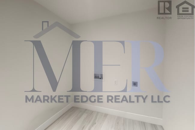 Building Photo - 4Bed/2Bath House at University/Dobson--Complete Remodel w/Pool!