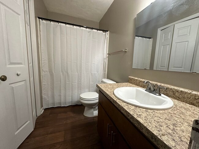 Building Photo - 732 Pointe Ct