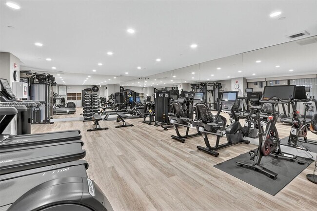 Building Photo - 200 E Palmetto Park Rd