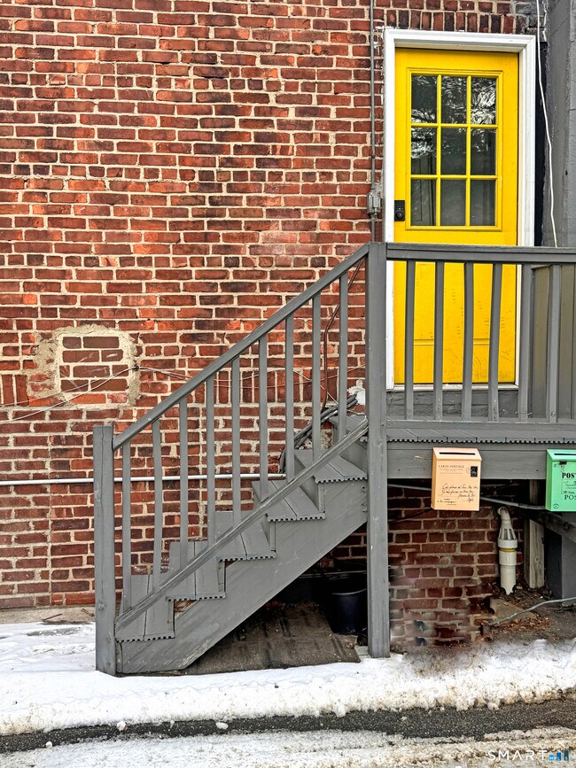 Building Photo - 18 Riverside Ave