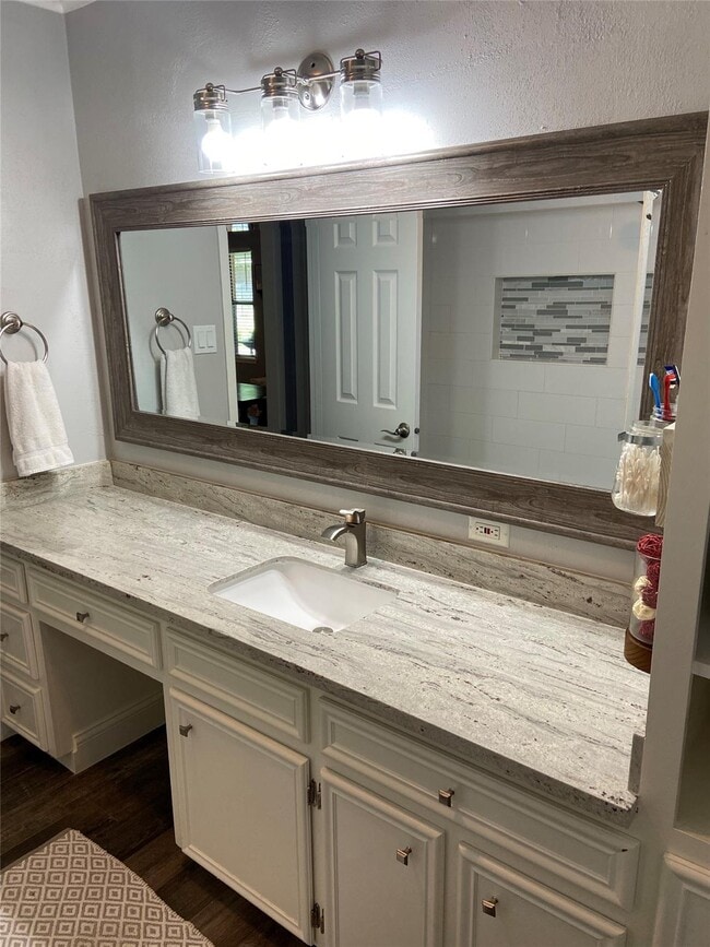 Building Photo - 310 Rosebud Dr