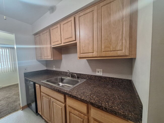 Building Photo - St Clair Shores 2 bedroom condo