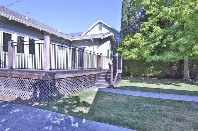 Building Photo - 144 Costa Rica Ave