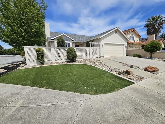 Building Photo - 1000 Peach Ct