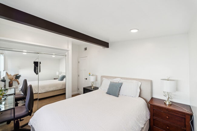 Cozy queen bed with fresh linen, a workspace, and a closet for all your storage needs. - 9853 Saint George St