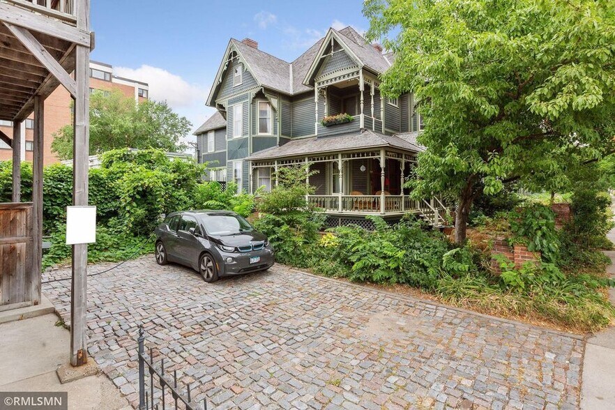 Building Photo - 2534 Stevens Ave