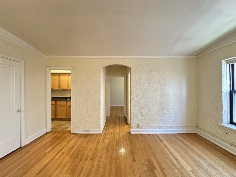 Building Photo - 562 W Arlington Pl