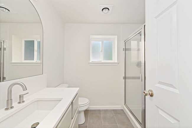 Building Photo - 3-Story Greenlake Home - Private Yard and ...