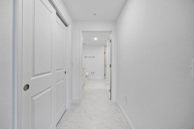 Building Photo - 701 Pilot Ln